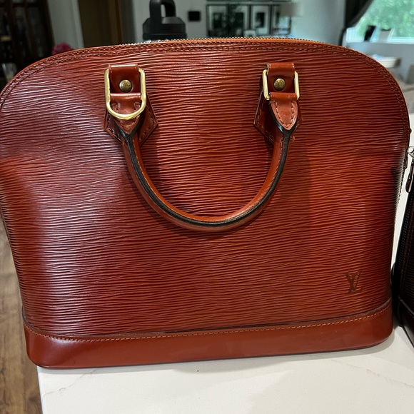 LV Purse - Picture 1 of 2